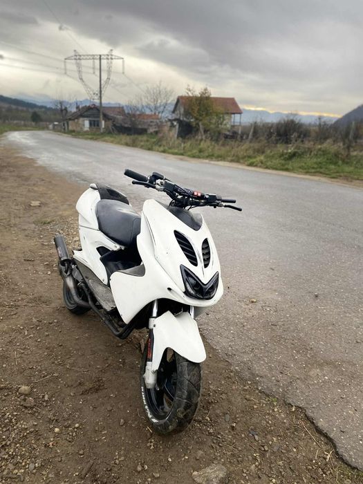 Vând scuter Yamaha aerox