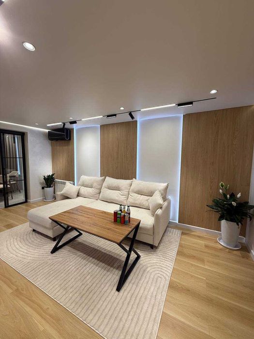 Евро под кд.ч Чехова 3в4, 70 м², кирпичный дом, Centr Ойбек`