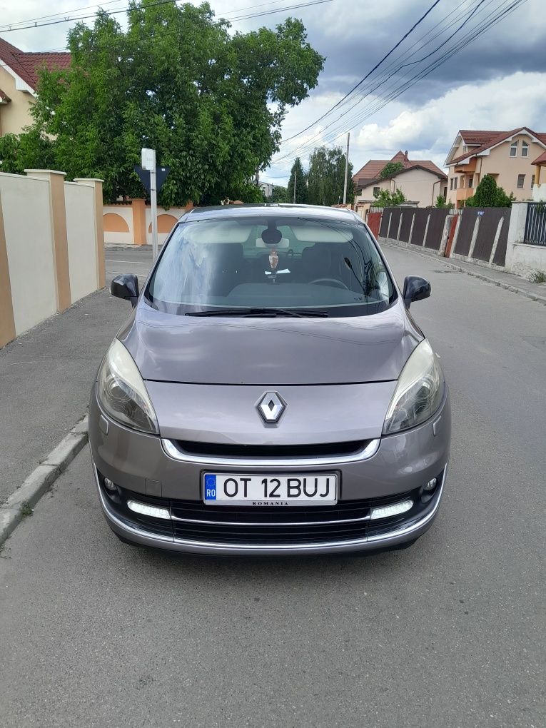 Vând schimb Renault Scenic 2012 2.0
