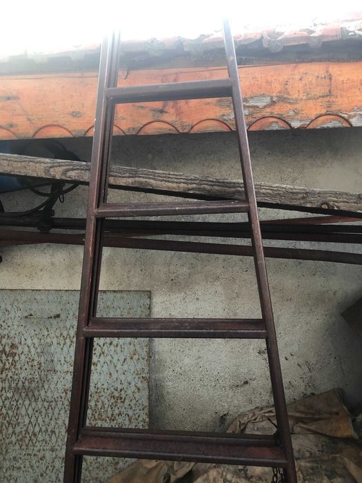 продавам метална градинска стълба