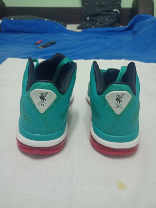 Vind Adidas Nike lebron 9 Liverpool, noi, preț 600 lei, Bacău,