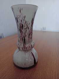 Българска стъклена ваза
