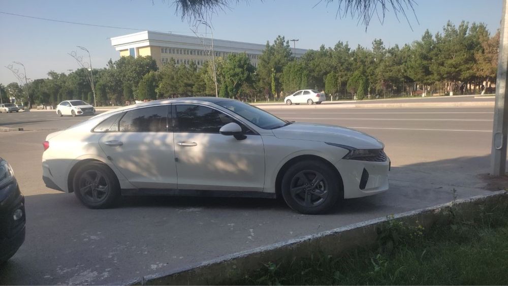 Киа К5 белый-жемчуг