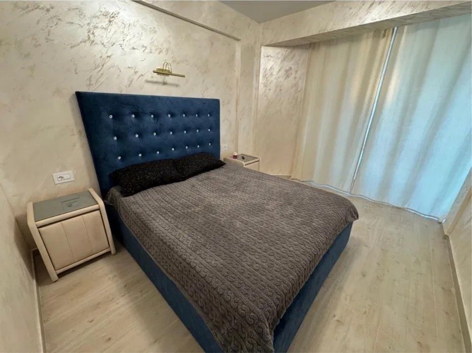 Închiriez apartament