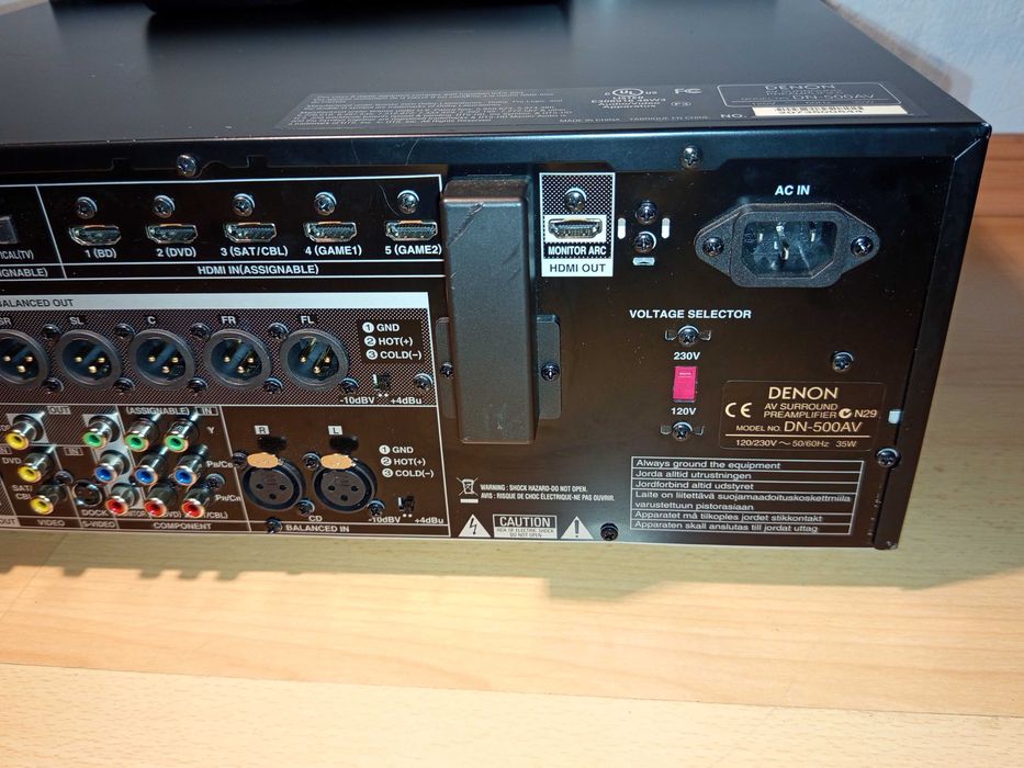 AV съраунд предусилвaтел Denon DN-500AV