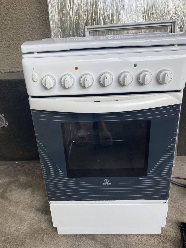 Продам электрогазовую плиту INDESIT