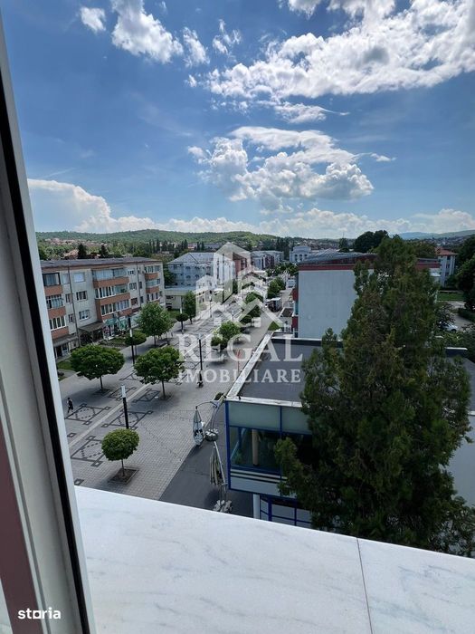 Apartament 3 camere – Ultracentral, vedere spre pietonală și Parc