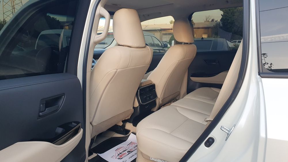 Toyota Land Cruiser.300 3.5Tvin turbo. Yili 2022. Yurgani 49000. Narxi