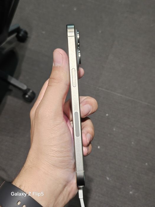 Apple iPhone 15 Pro Max 900$