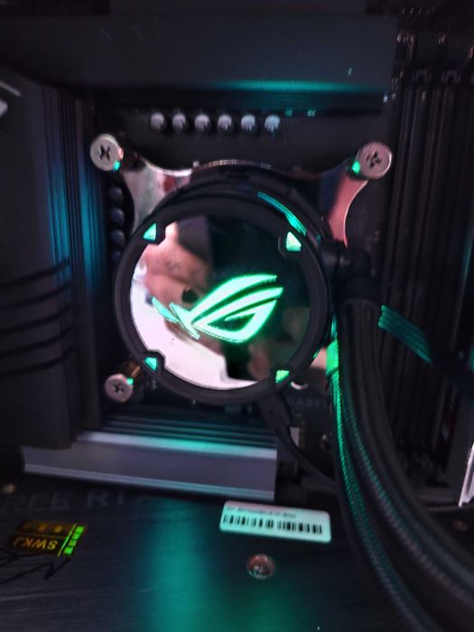 Продам водяное охлаждение Asus Rog strix lc 360
