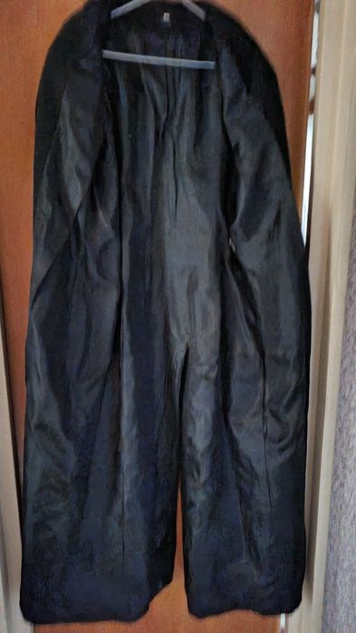 De vânzare palton,lung,negru,din lână 100%.