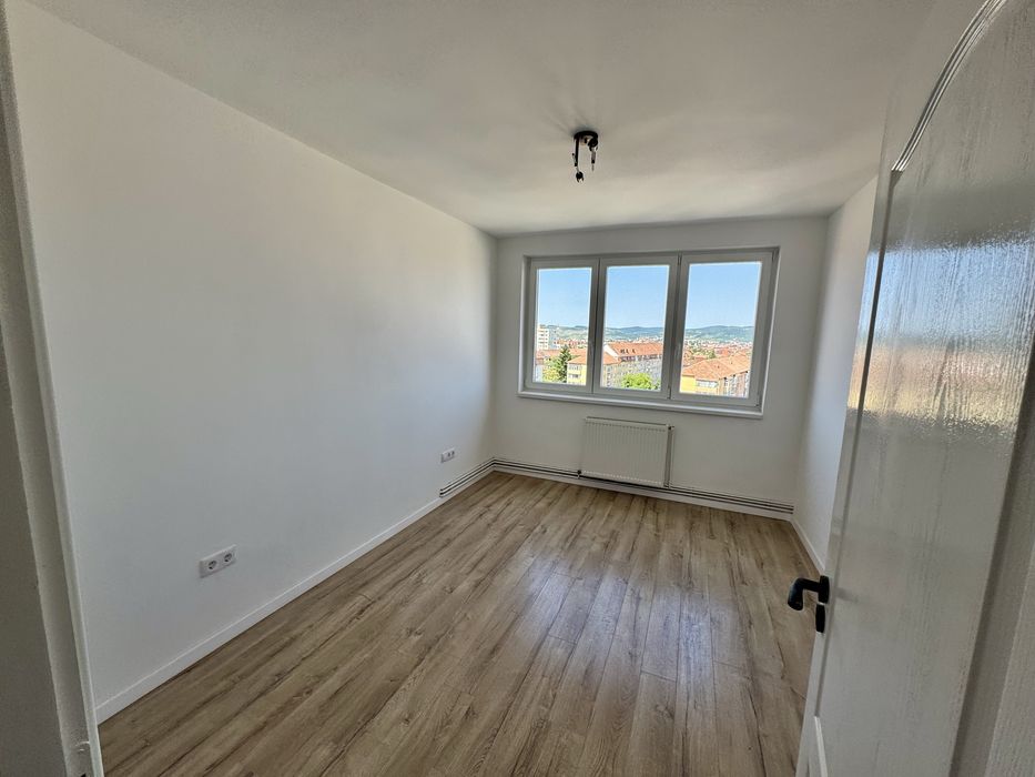 Proprietar vand  apartement 3 camere blvd. Mihai Viteazu