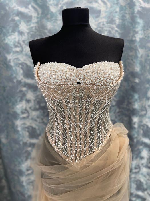 Корсет декориран с перли