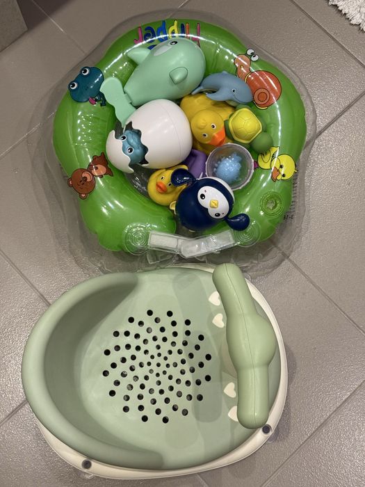 Сидение для купания + круг для плавания и набор игрушек в подарок