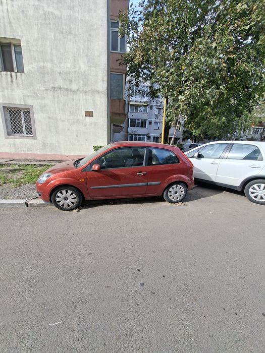 Vând Ford Fiesta