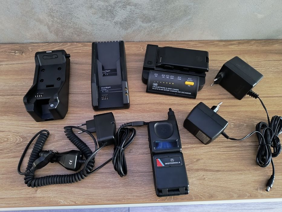 Motorola MicroTAC 9800x - telefon de colectie din 1989