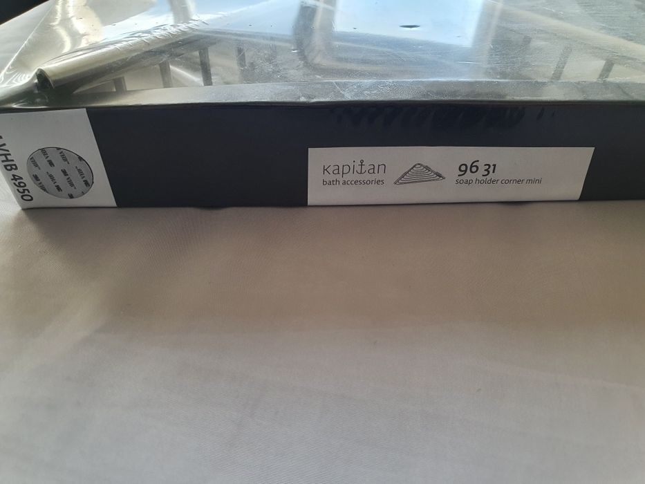 Етажерка за тоалетни принадлежности Kapitan