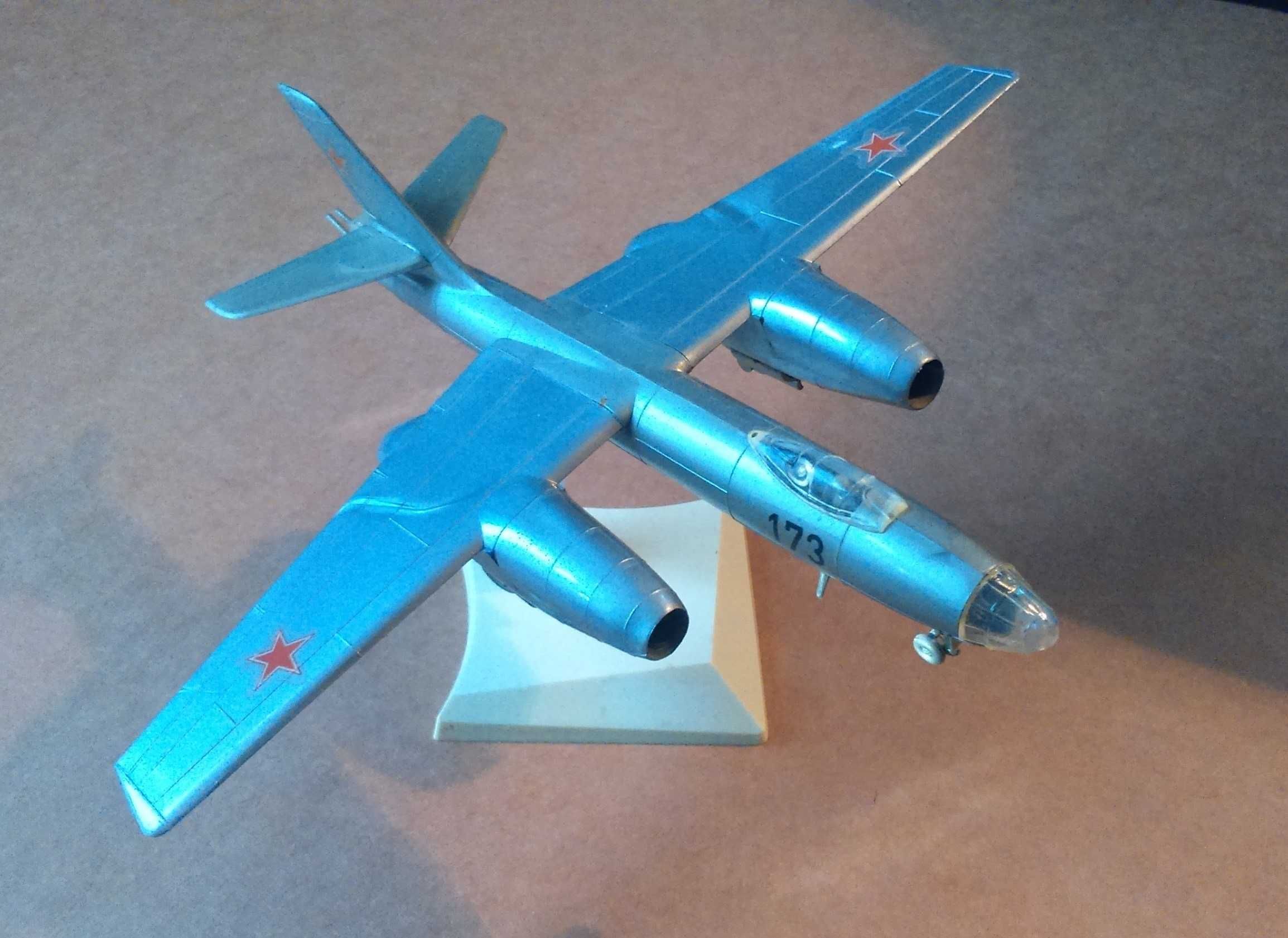 подарочная модель самолета Ил-28 и SAAB-35!! СССР 1977 год