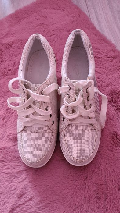 Adidasi cu platformă