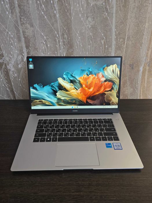 Huawei MateBook D15 в отличном состоянии