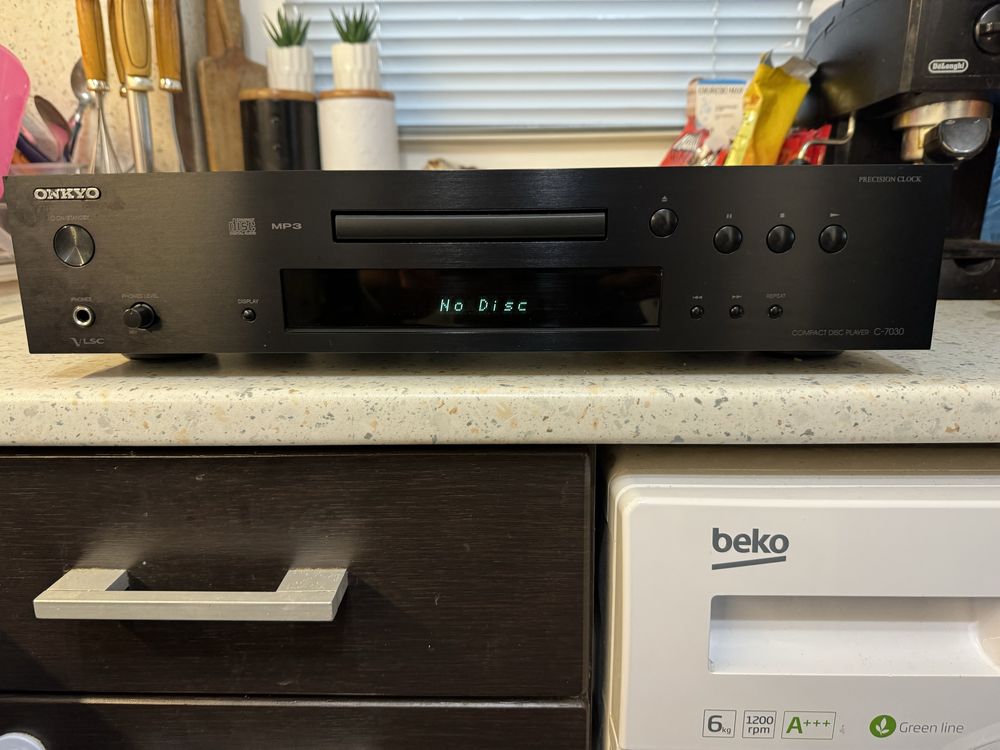 Onkyo C-7030 плеър