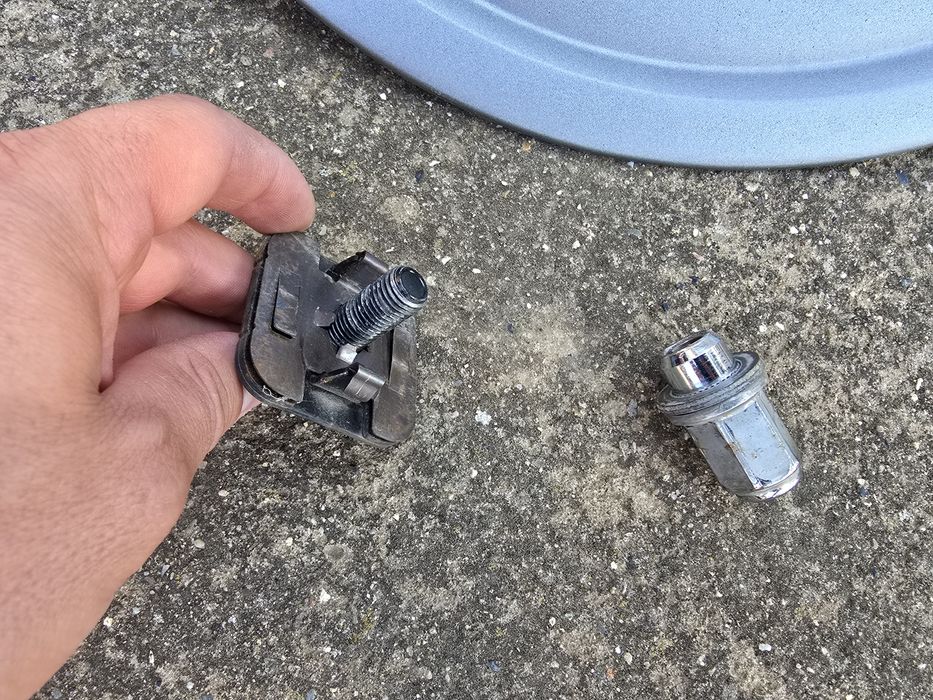 Оригинален капак за резервна гума за рав 4 1994 - 2000г rav 4 kapak gu