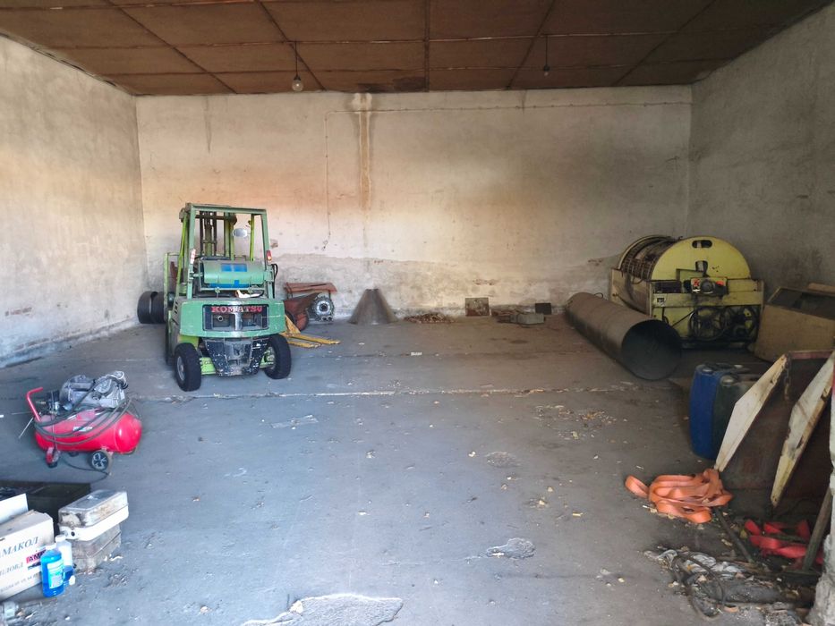 Под наем УПИ в гр. Септември с площ 5800 кв.м. и сгради  2000 кв.м.