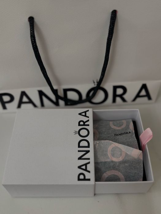 Гривна Pandora с камъни