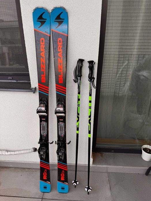 2 x set schi complet (schiuri/legaturi/clapari/bete/pantaloni/casca)