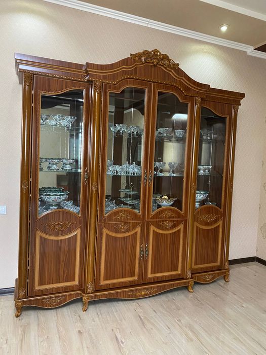 Mebel garnitura sotiladi