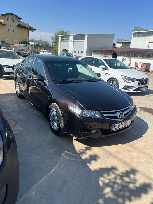 honda accord usor avariata dreapta spate 2.0 benzina 2008
