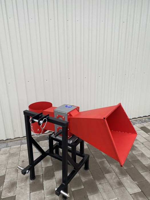 Tocator de crengi dupa tractor