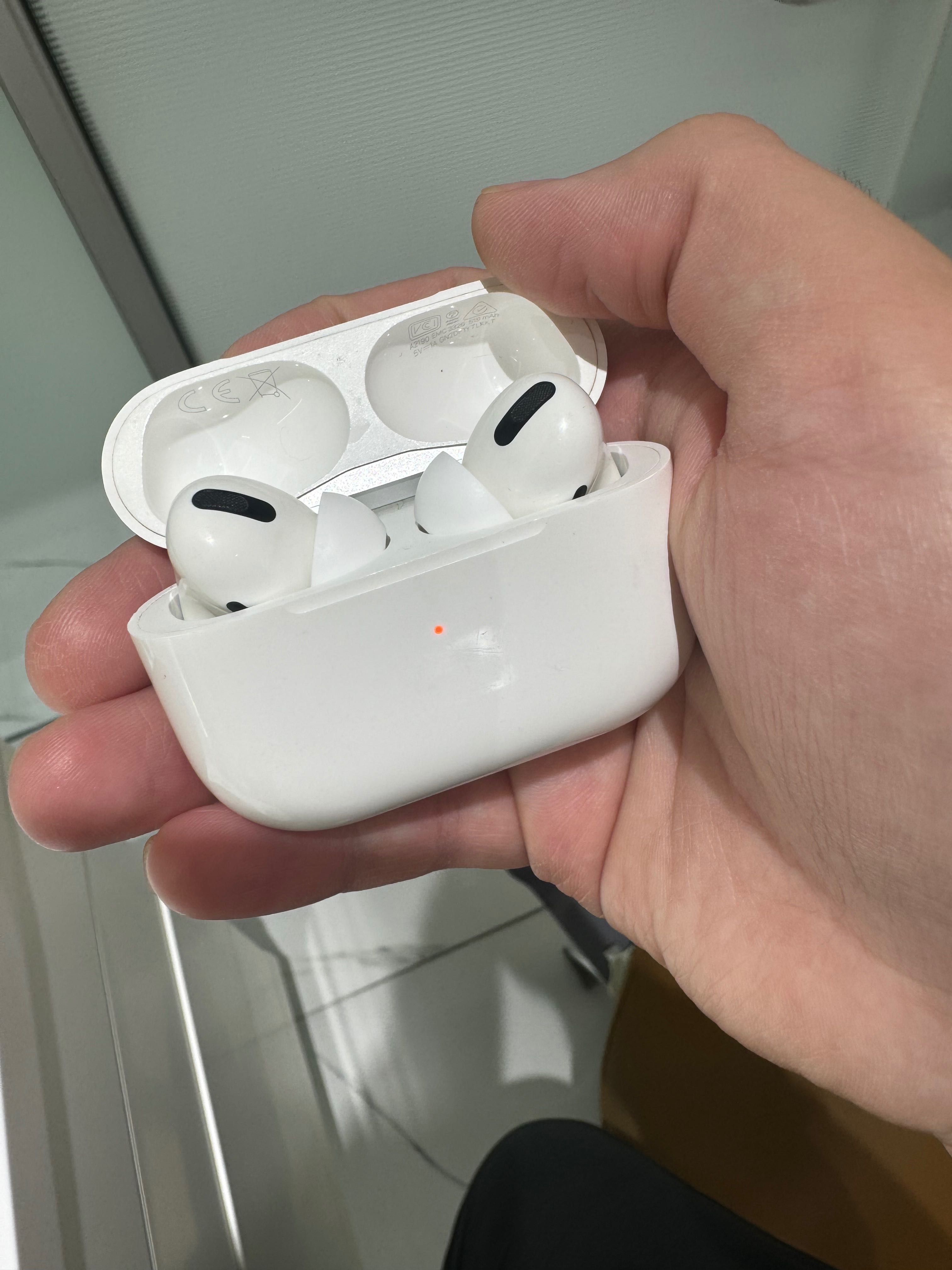 AirPods Pro Wireless charging case