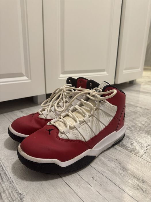 Adidasi Jordan marimea 38