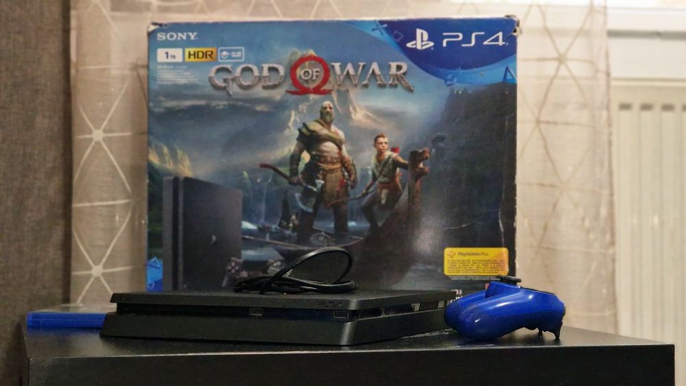 Vand playstation 4 slim