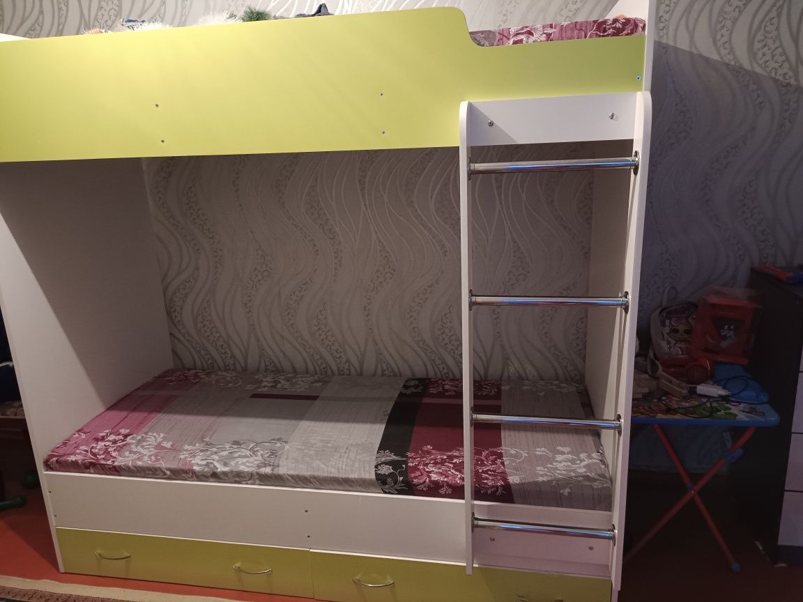 Продается двухярусный кровать