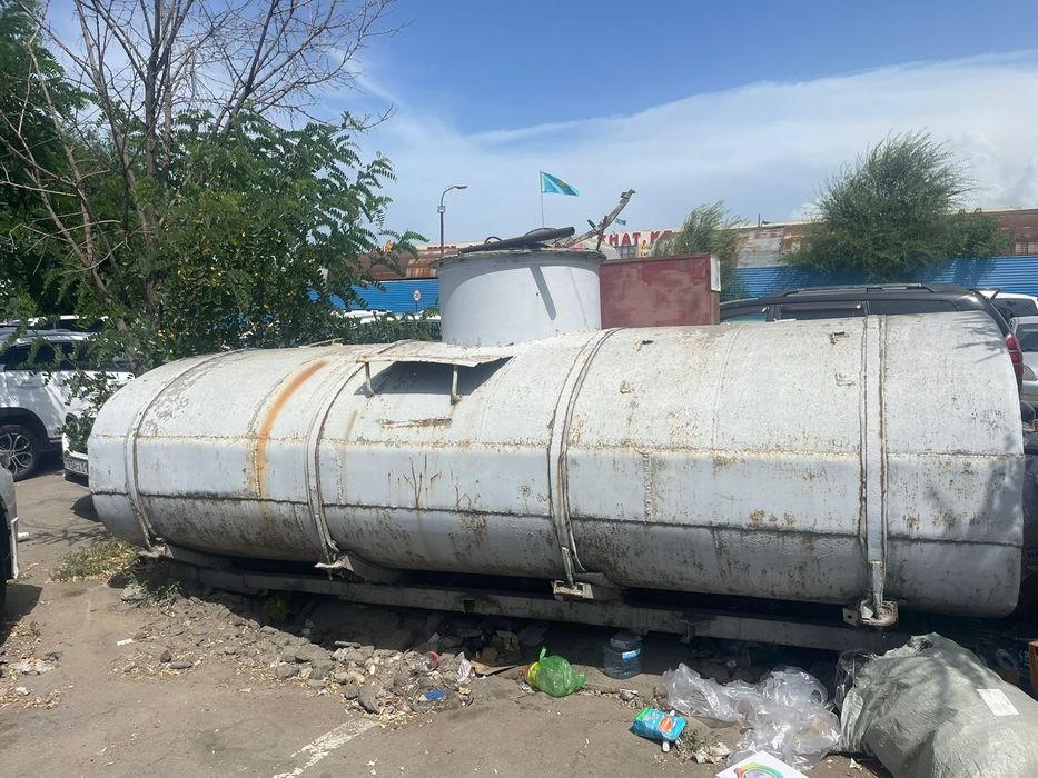 Продам емкость  для воды.