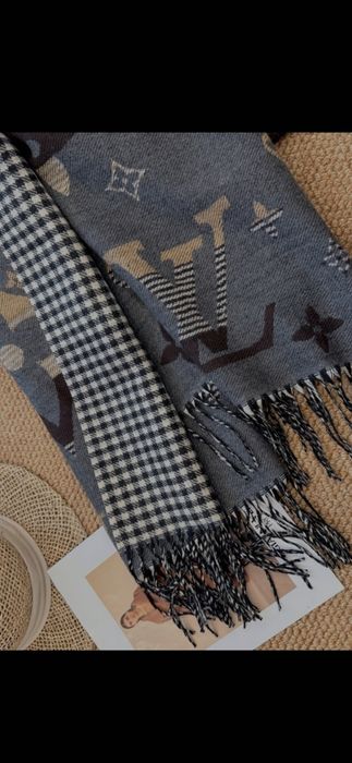 Esarfa-fular Louis Vuitton model 2026