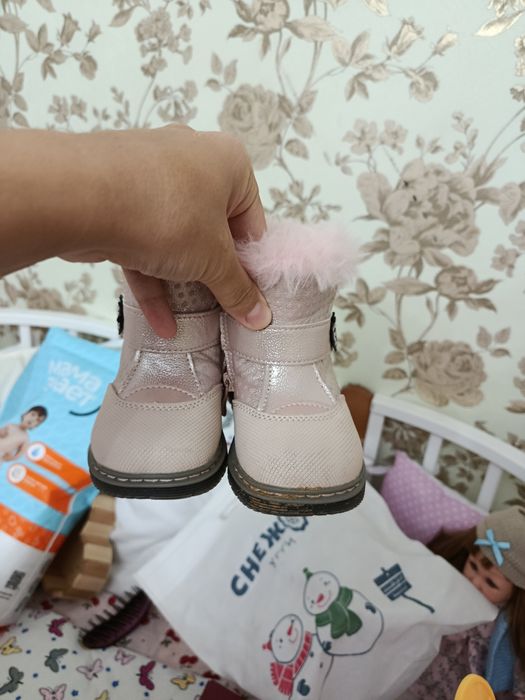 Продам зимнюю детскую обувь