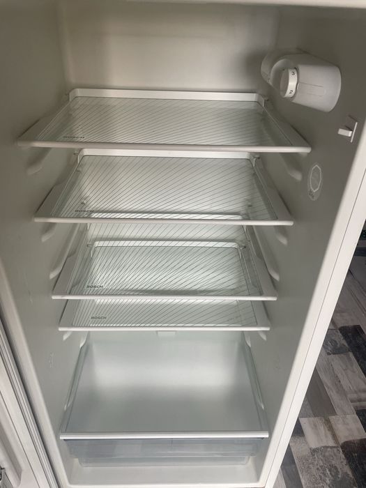 Хладилник BOSCH (БОШ) с горна камера