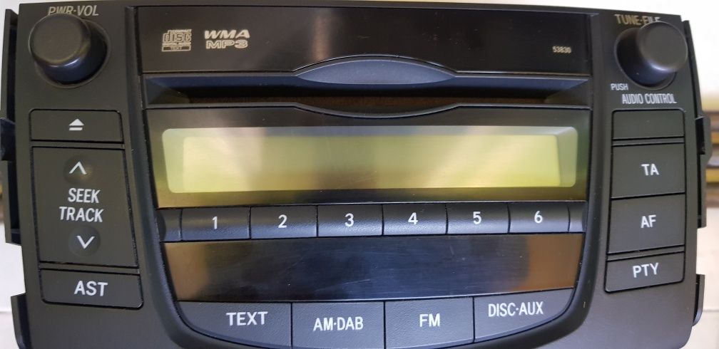 Vand radio cd Toyota Rav 4 din 2005-2011 cu intrare auxiliara.