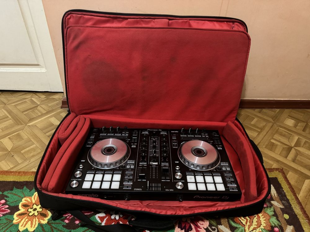 Продам контроллер Pioneer DDJ-SR2