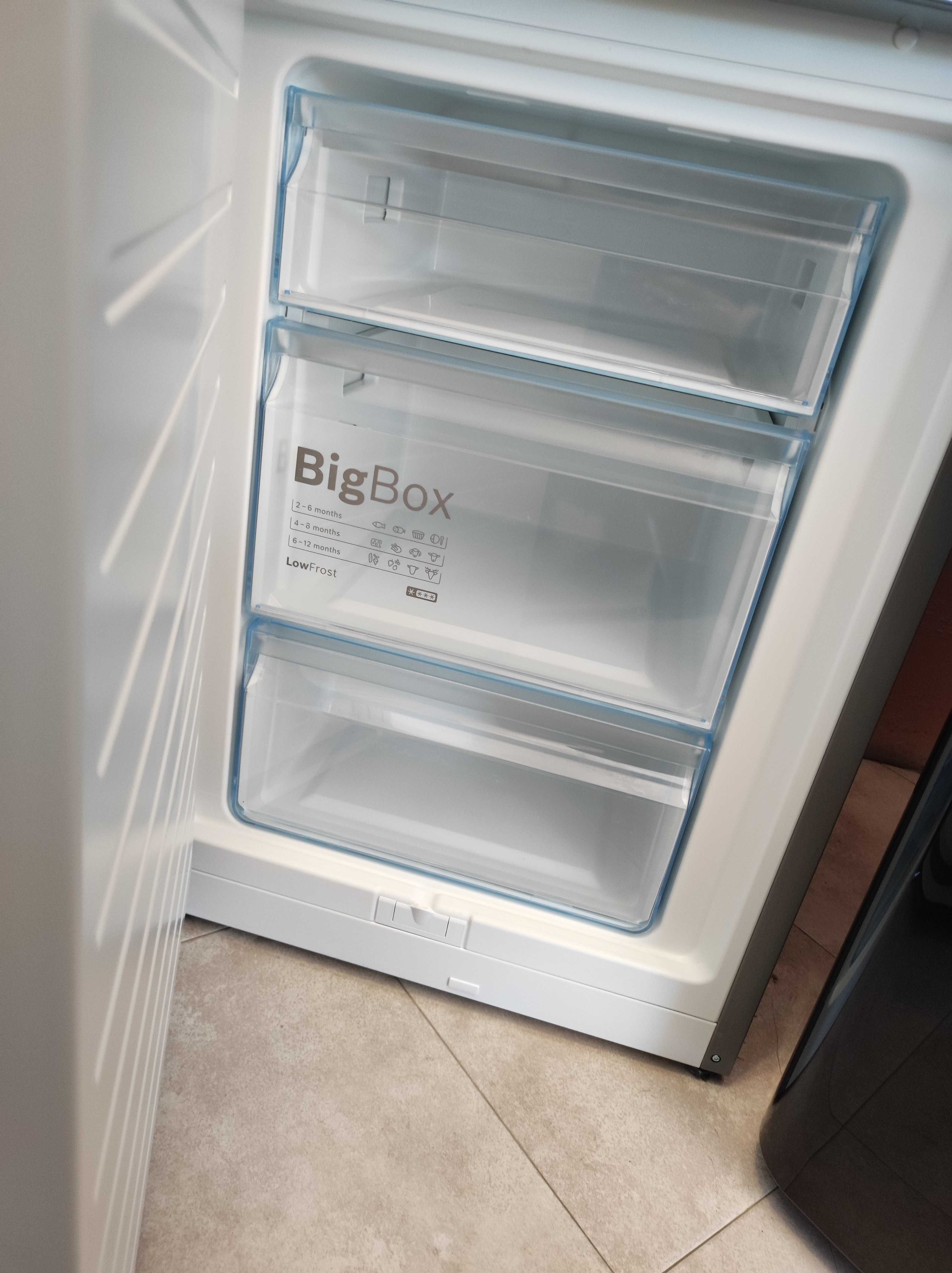 Хладилник Bosch KGE39AICA
