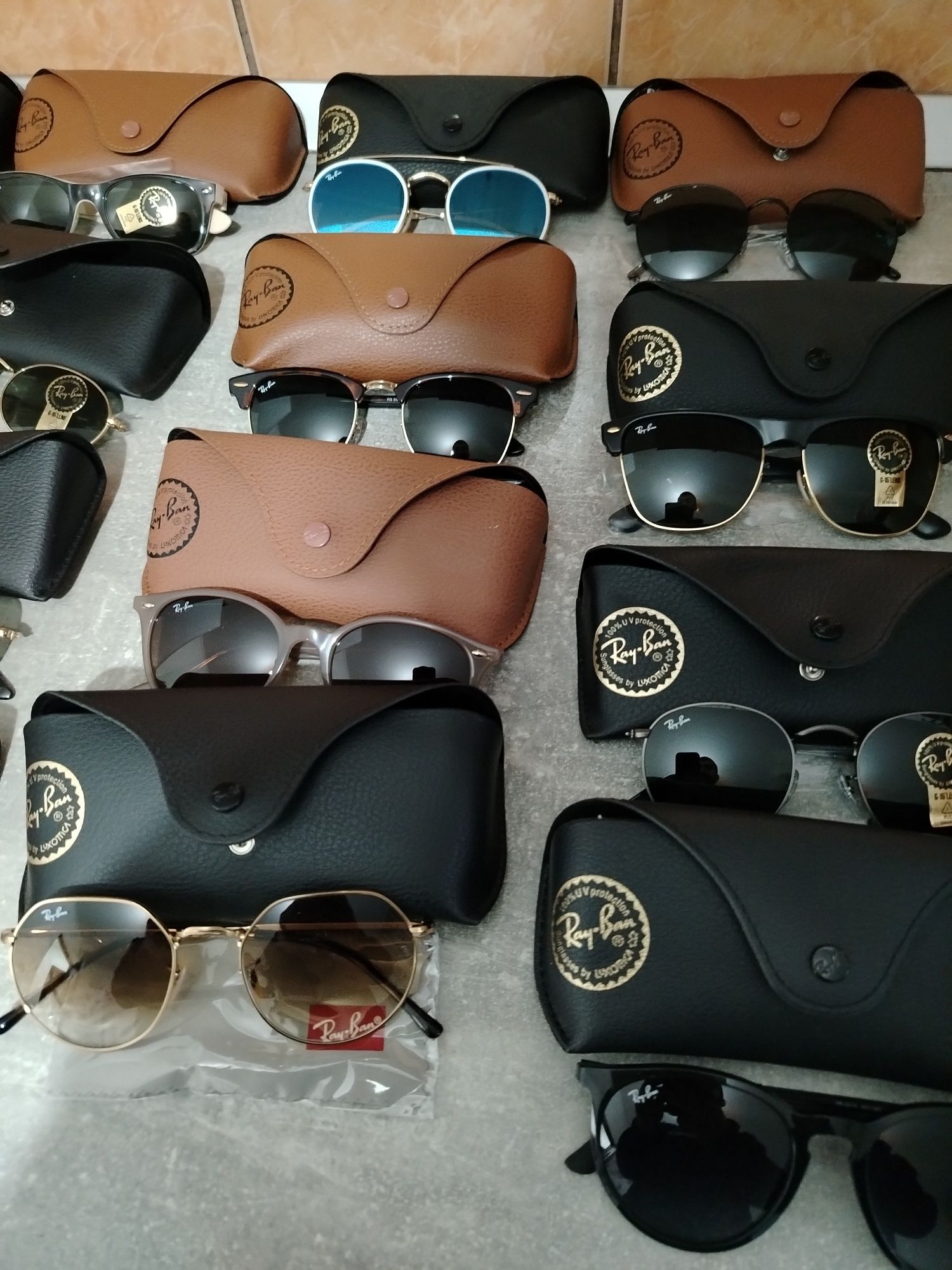 Se vinde ochelari de soare Ray Ban
