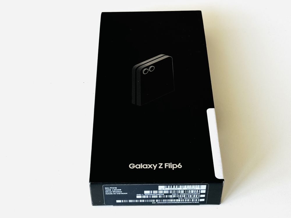 НОВ! Samsung Galaxy Z Flip 6 256GB Silver Shadow Гаранция 1 година