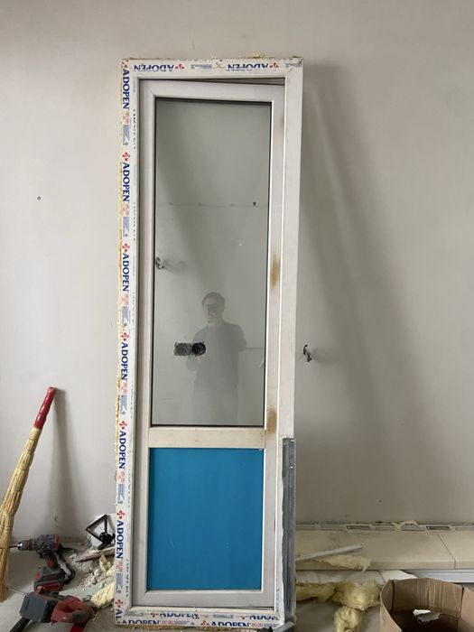 Продается 2 пластиковых дверей