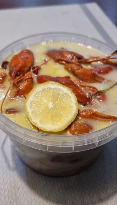 Раки,вареные живые,вареные , креветки