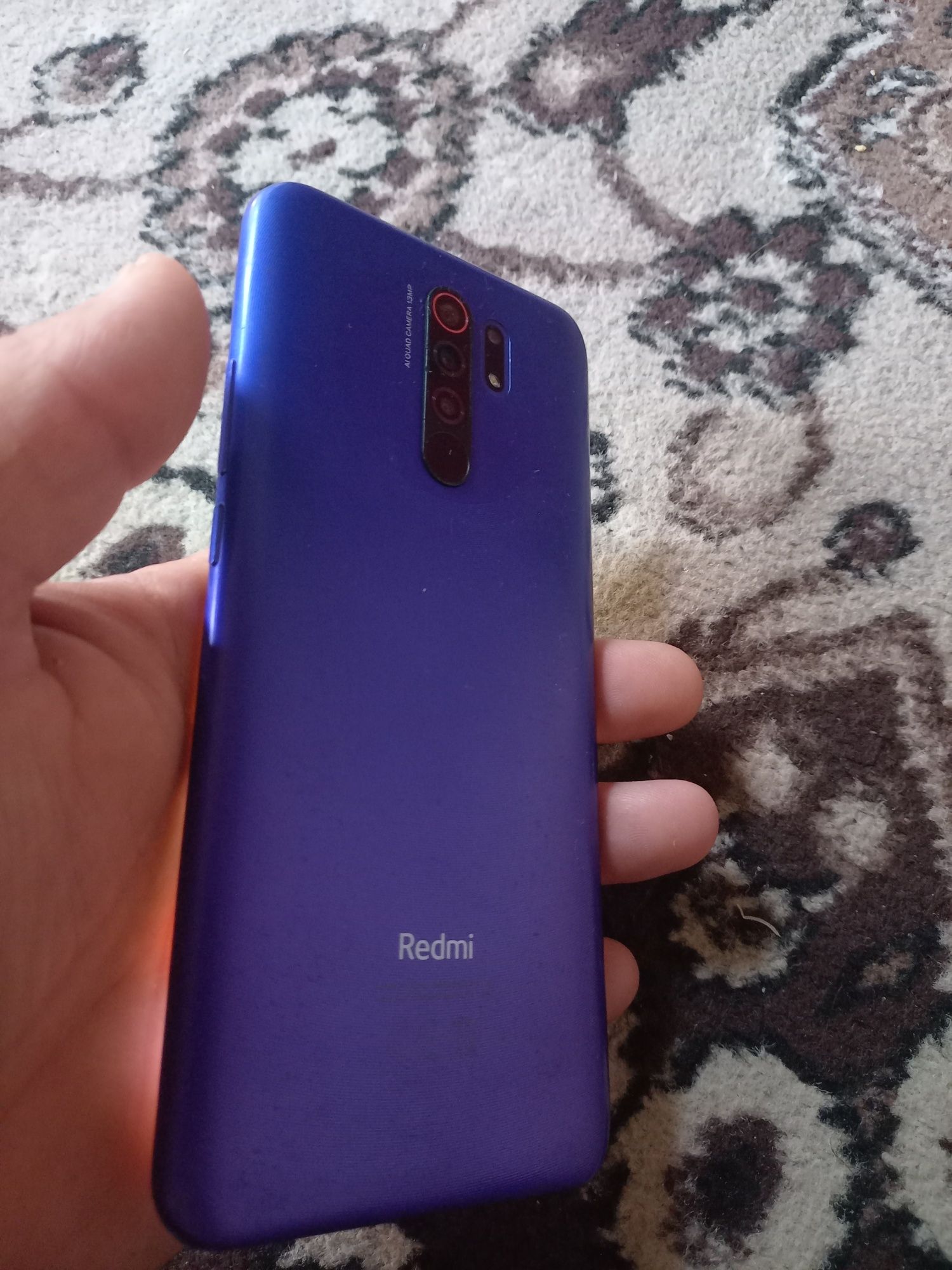 Redmi 9 holati tiniq 64GB hotirasi 2 sim kartasi imeyka bo'gan .