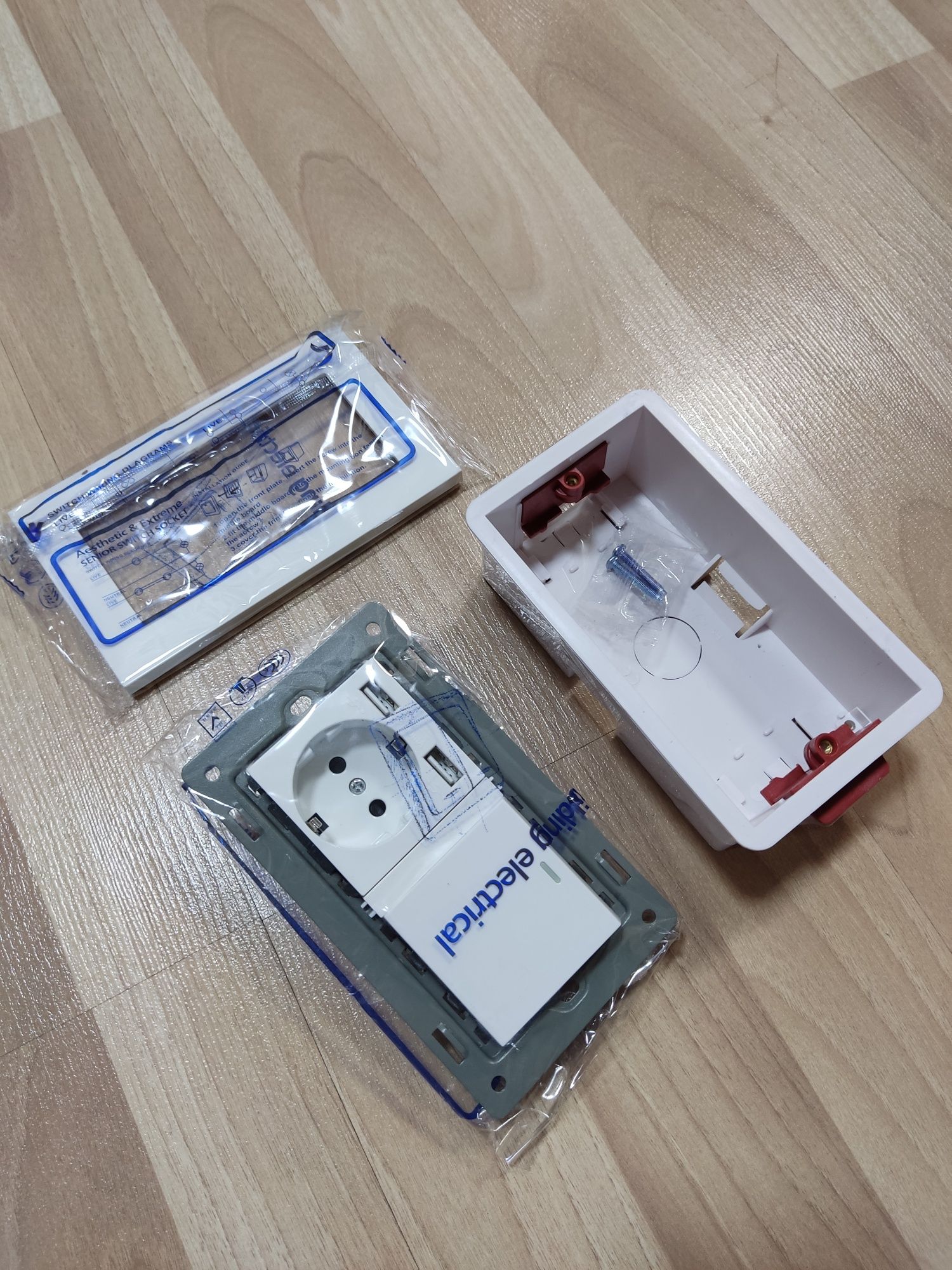 Розетка выключатель + 2USB 2.1A