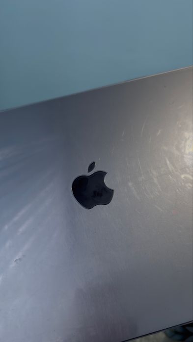 Macbook M3 15 dyumlik